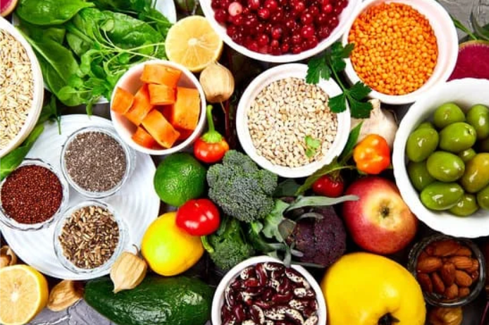 Comment manger à la ménopause : guide nutritionnel