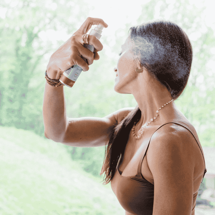 Brume rafraîchissante visage bouffées de chaleur : guide complet