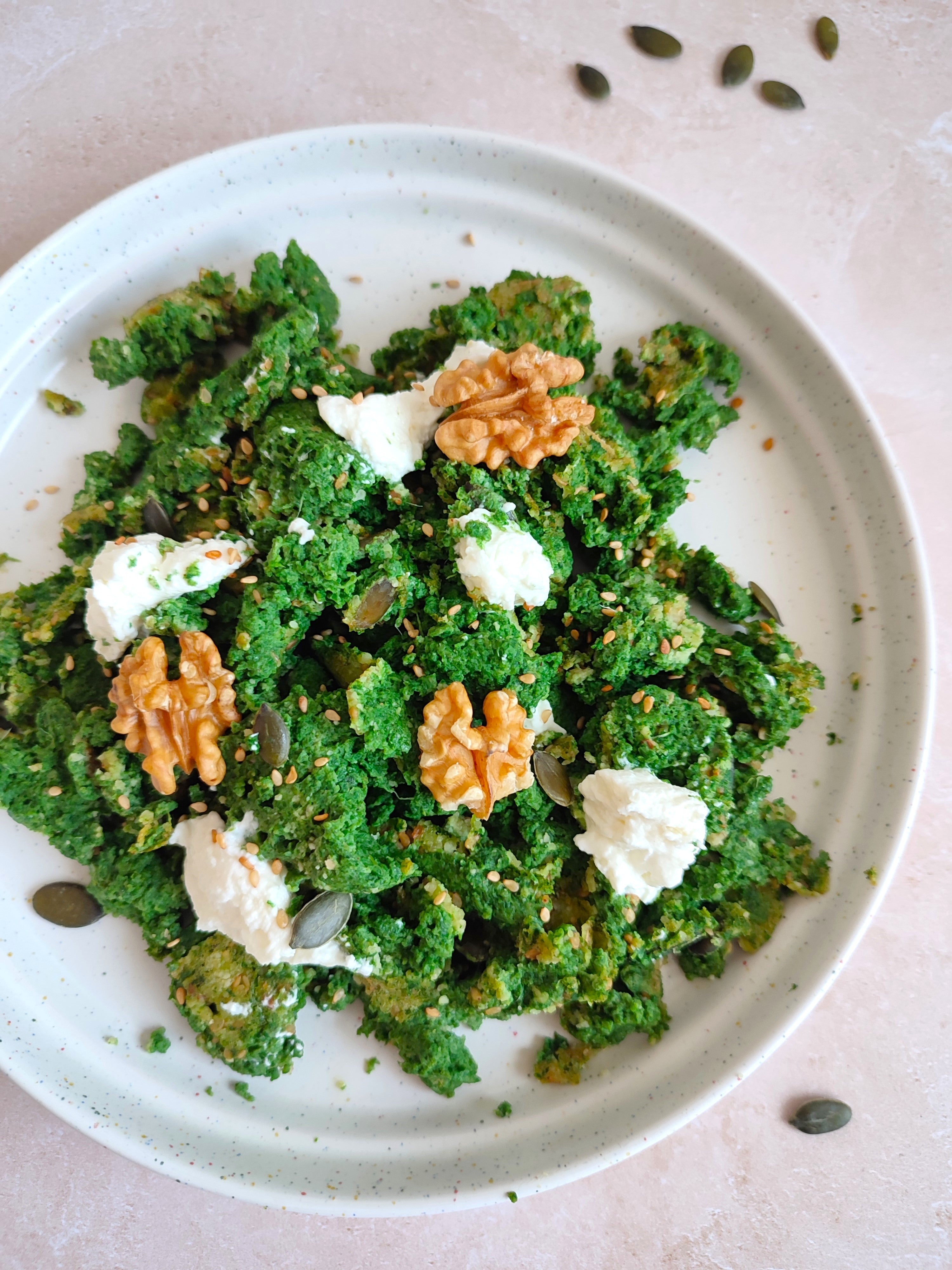Petit-déjeuner salé et protéiné : Oeufs brouillés aux épinards