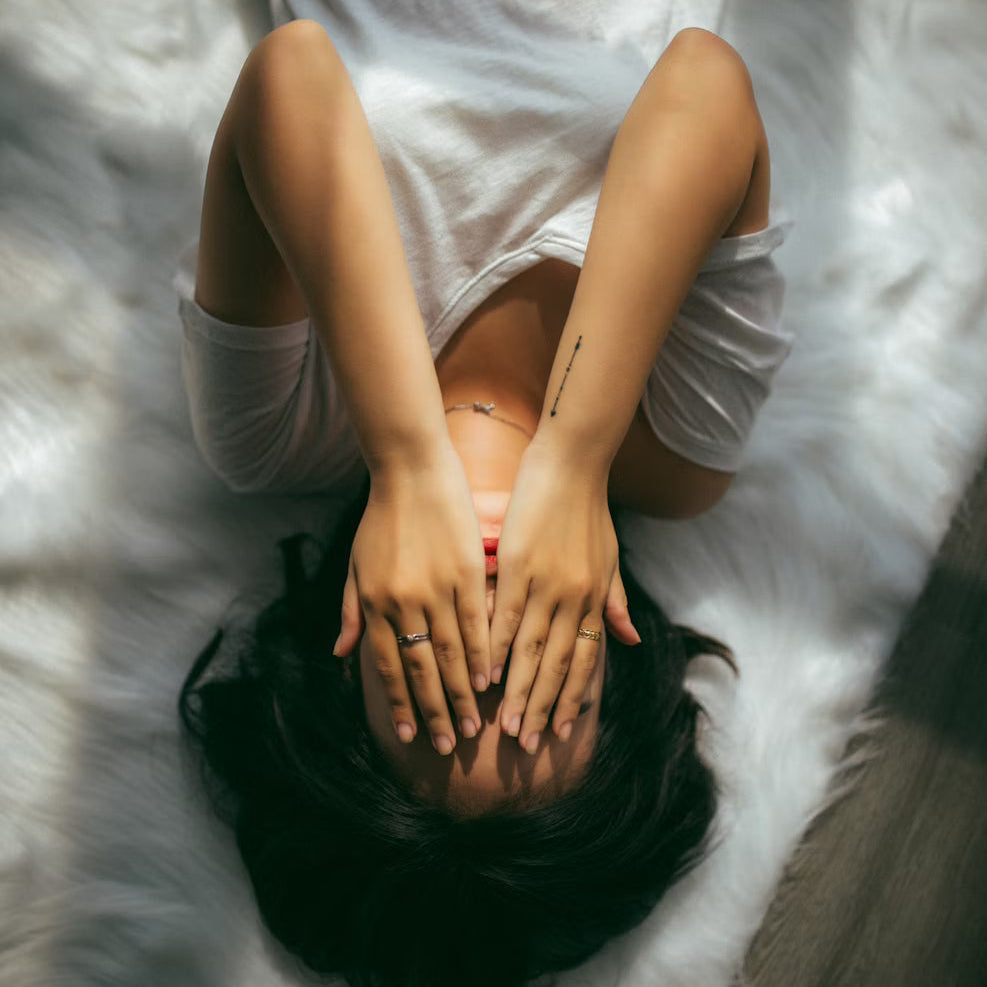 Perte de mémoire, fatigue mentale : et si ce n’était pas “dans votre tête” ?