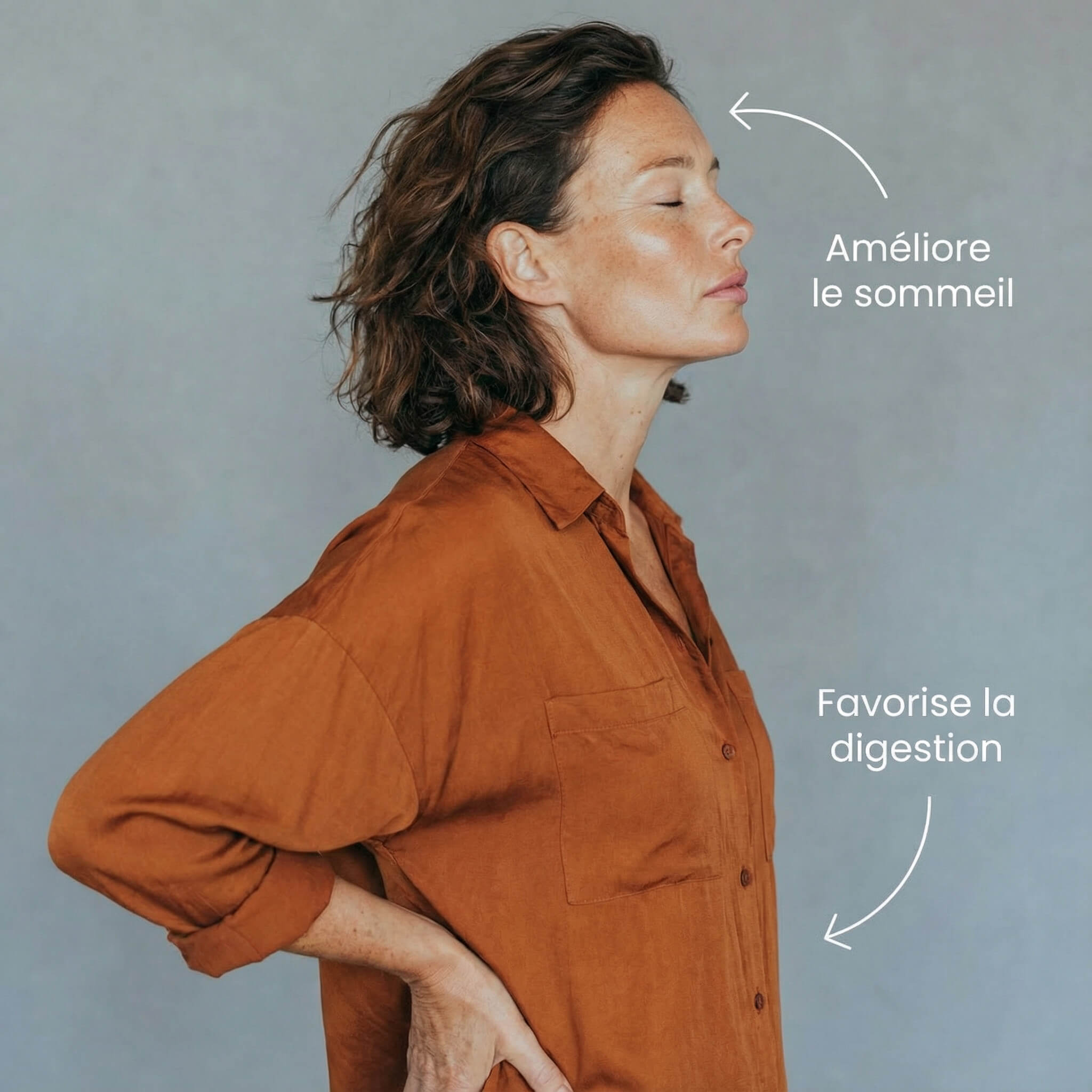 Femme aux yeux fermés, chemise rouille, avec texte "Améliore le sommeil" et "Favorise la digestion".